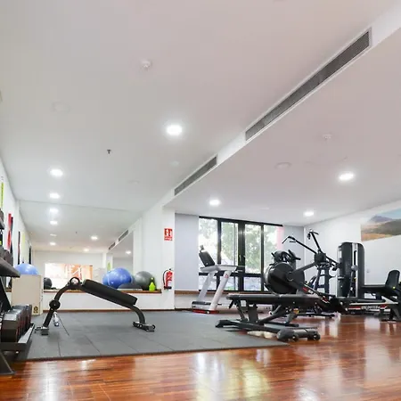 에스쿠엘라 산타 크루즈 4*