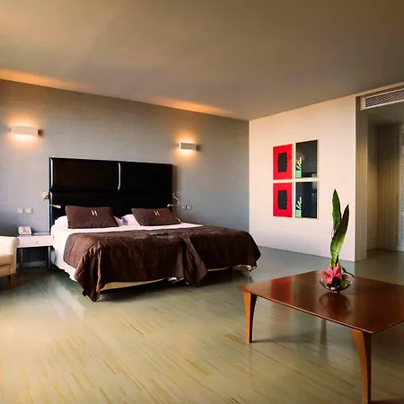 فندق Escuela Cruz 4*