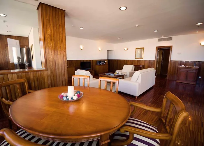 Escuela Cruz Otel