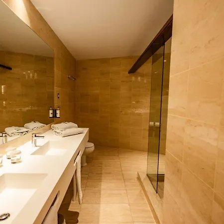 Escuela Cruz Hotel 4*