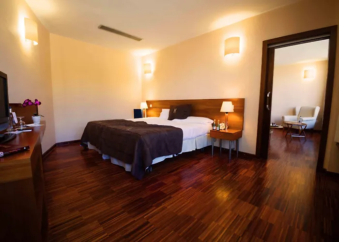 Escuela Cruz Szálloda 4*